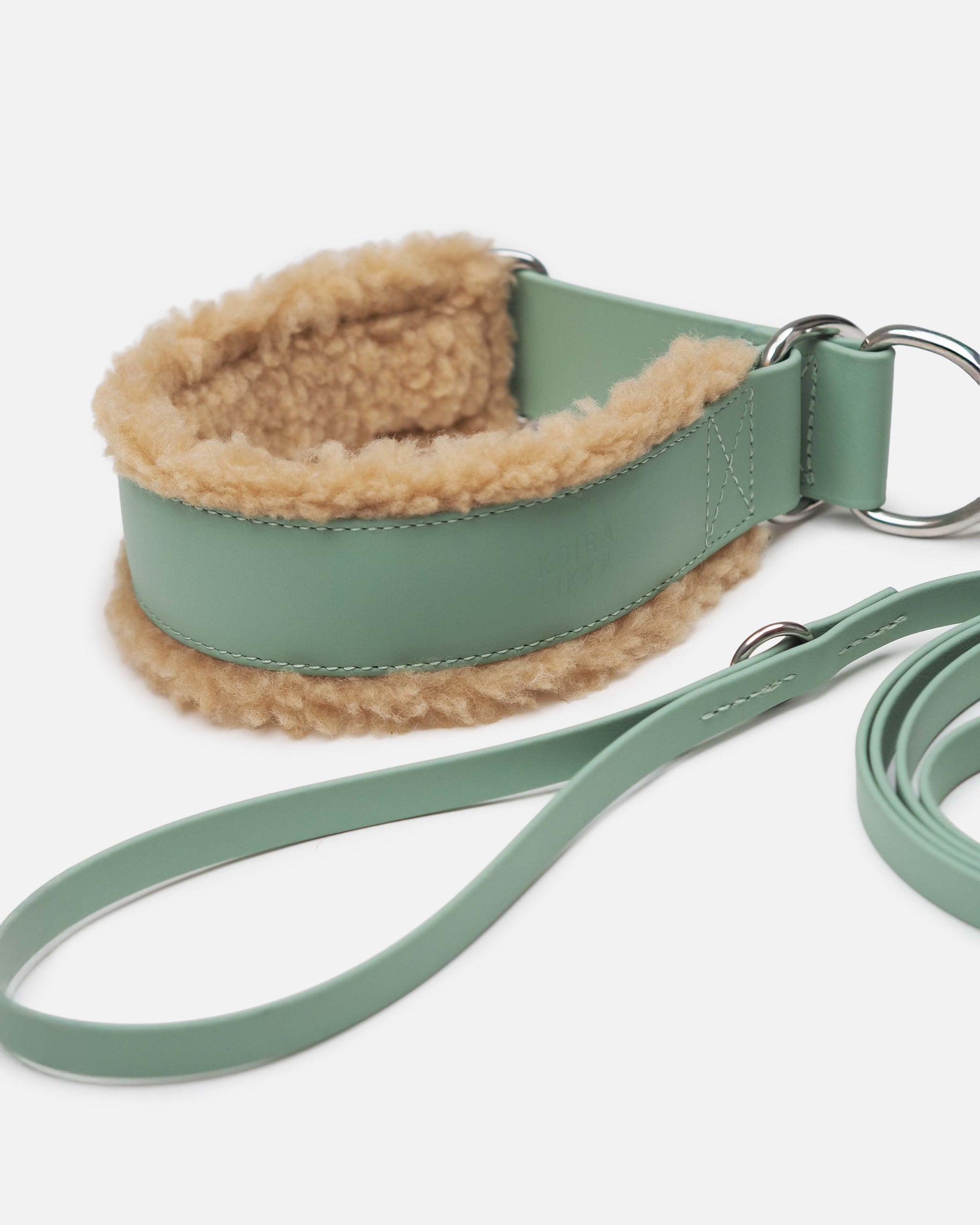 Puolikuristava 38mm Teddy-panta kiinteällä hihnalla